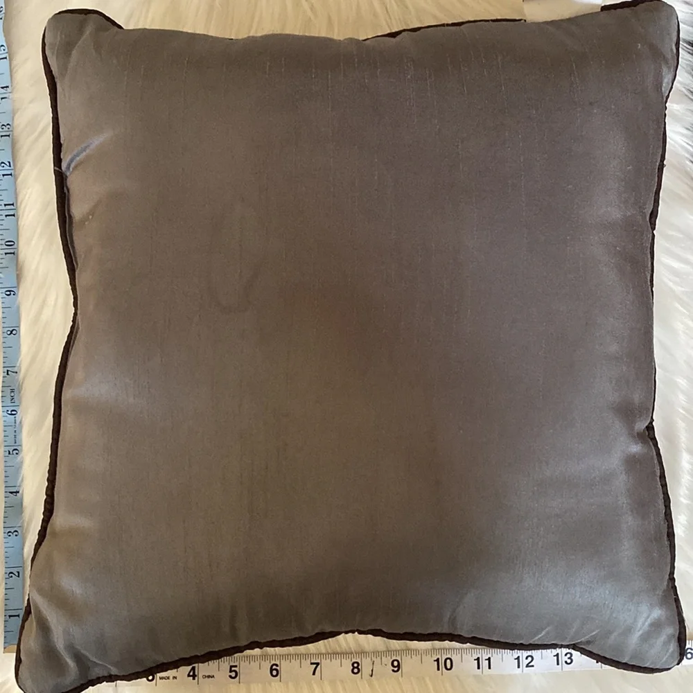 4 Elegant Decorative Pillow Set in Gray/silver and Brown